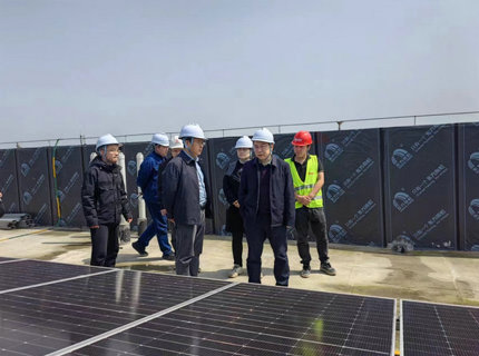 徐磊調研檢查公司首個屋頂分布式光伏項目建設情況