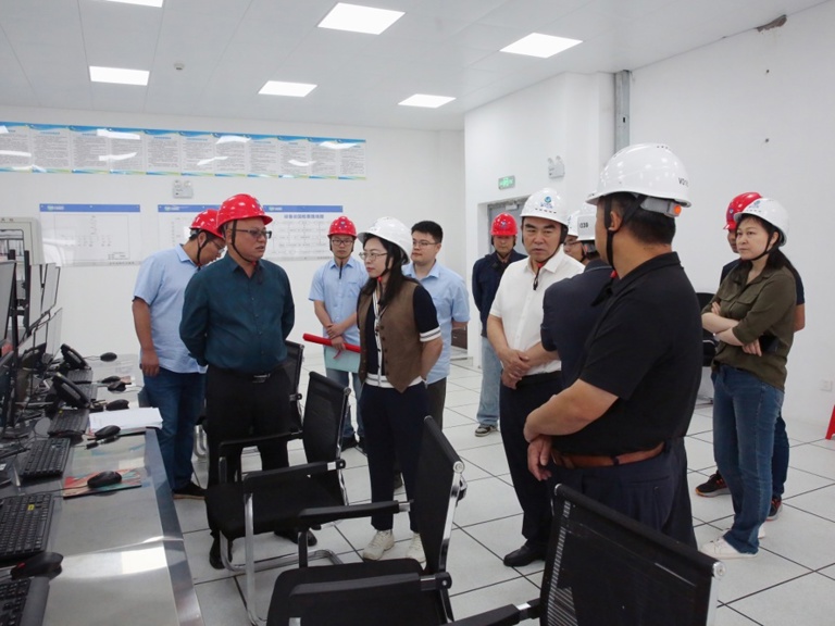 陳印輝到公司風(fēng)電場(chǎng)開展節(jié)前安全生產(chǎn)檢查并慰問一線干部職工